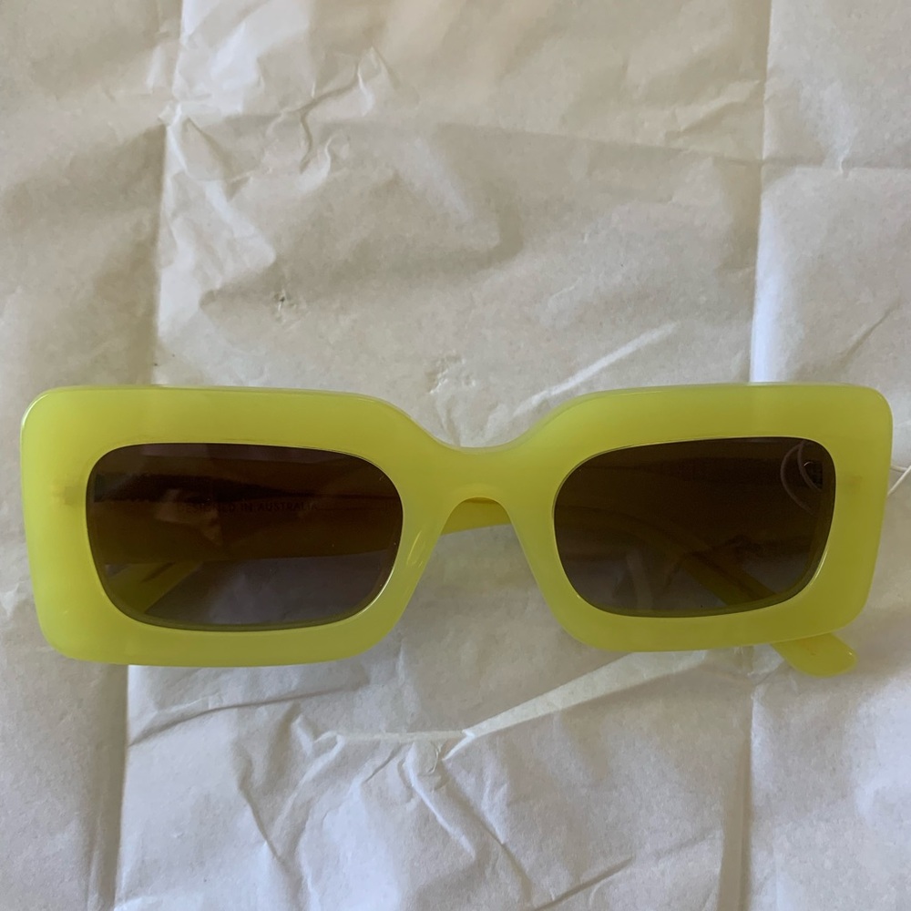Banbé Square sunglasses…..Lime Green!